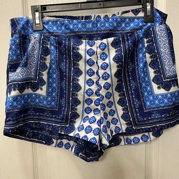 Dizzy Pants - Dizzy Blue and White Shorts with Paisley Design Sz L